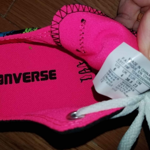 CONVERSE SIZE 6 MULTICOLOR IN BOX Women's Teens - Picture 3 of 10